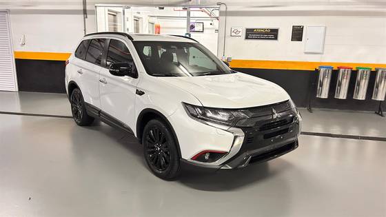 MITSUBISHI OUTLANDER 3.0 MIVEC V6 GASOLINA HPE-S BLACK EDITION AWD AUTOMÁTICO MITSUBISHI OUTLANDER 3.0 MIVEC V6 GASOLINA HPE-S BLACK EDITION AWD AUTOMÁTICO